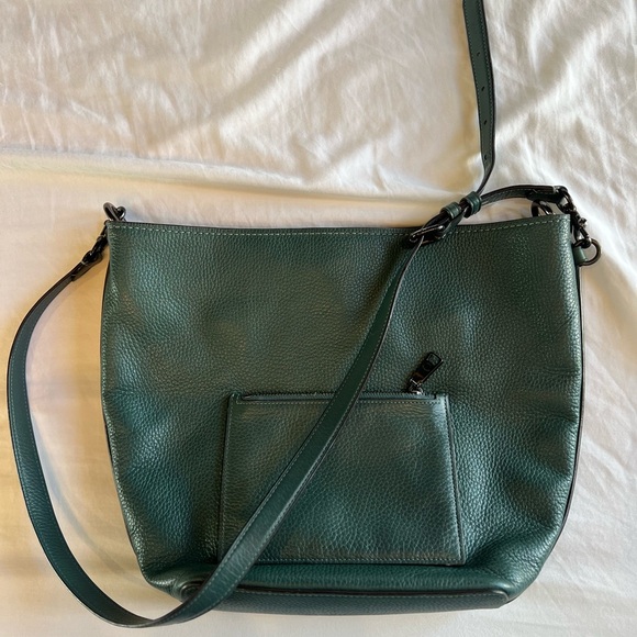 Elegant Coach Crossbody Bag crafted from high-quality pebbled leather. - Picture 3 of 4